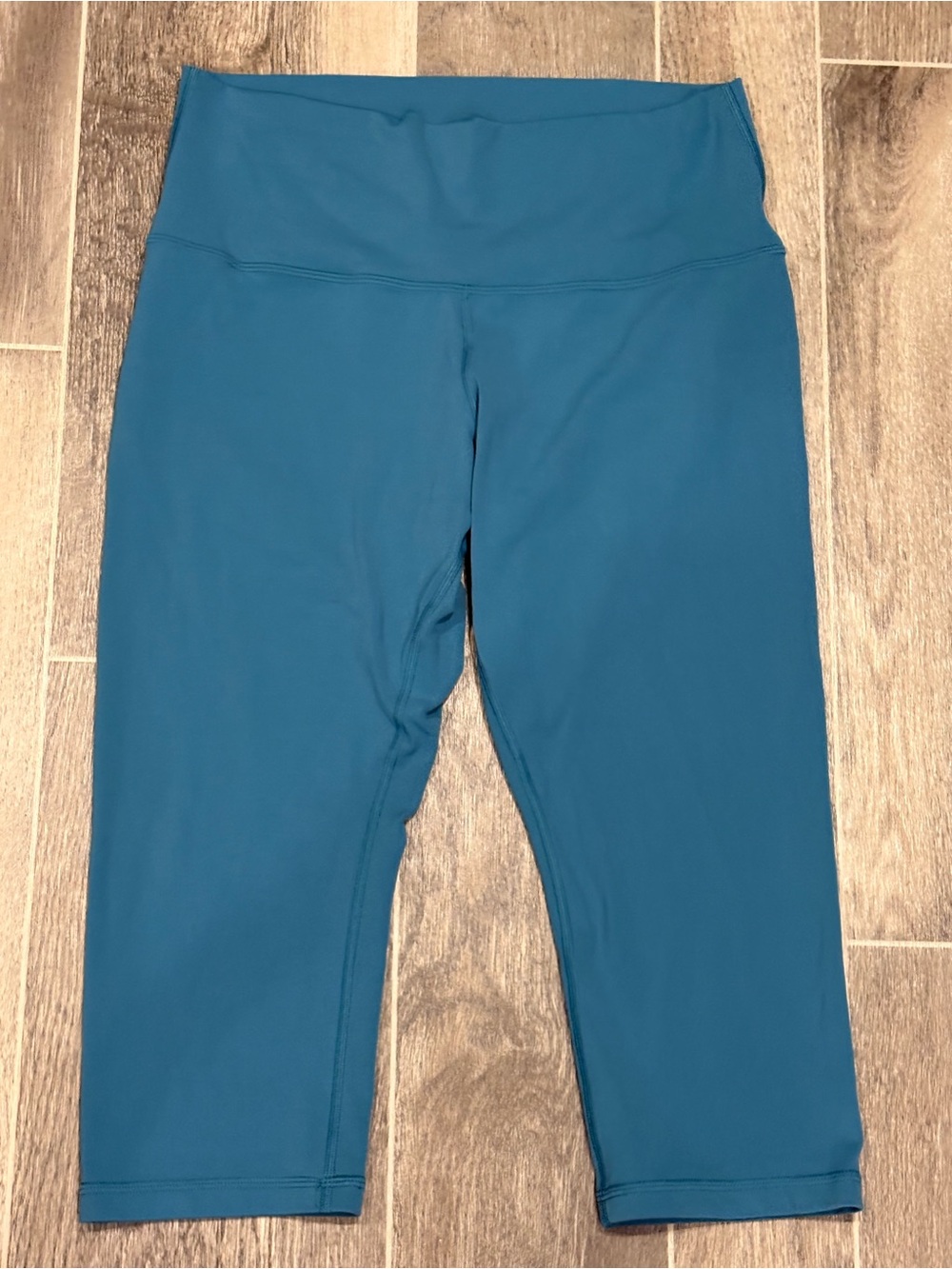 Athleta Women’s Teal Transcend Capri Leggings